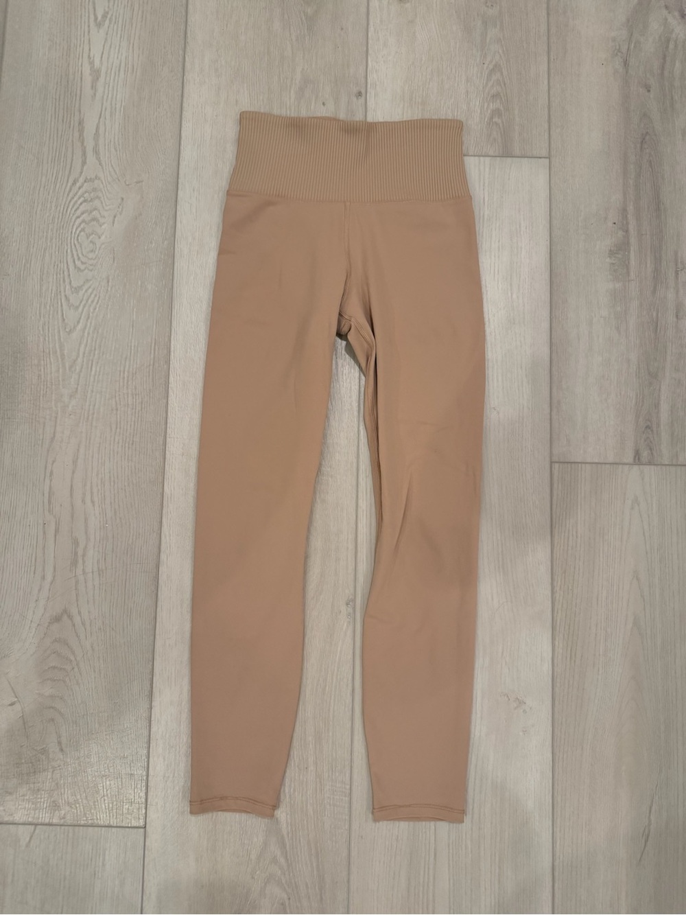 Vuori ribbed legging side XS in coconut color